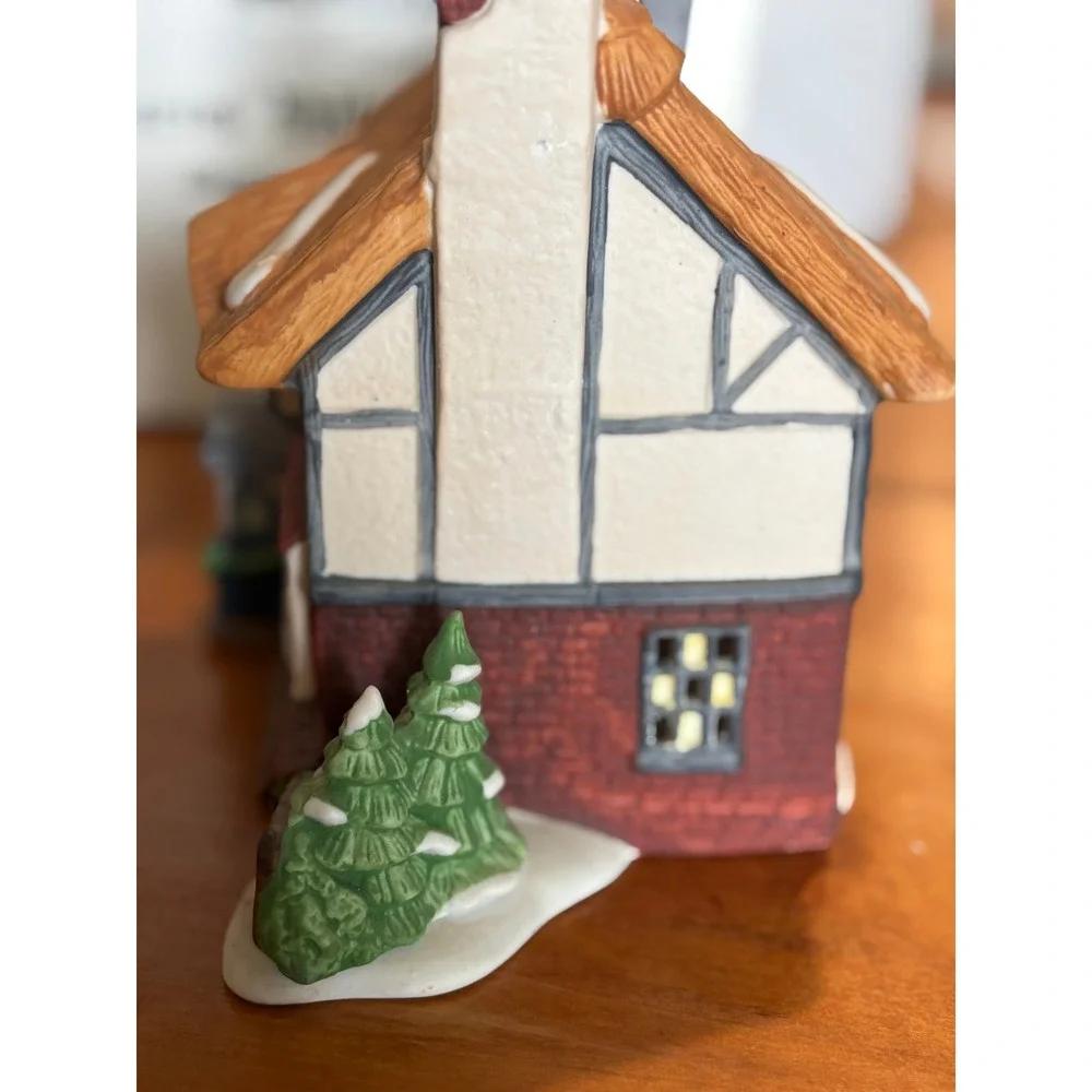 Department 56 Betsy Trotwood's Cottage Dickens Village Series OS House Brown